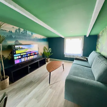Tropical-netflix-parking Apartment