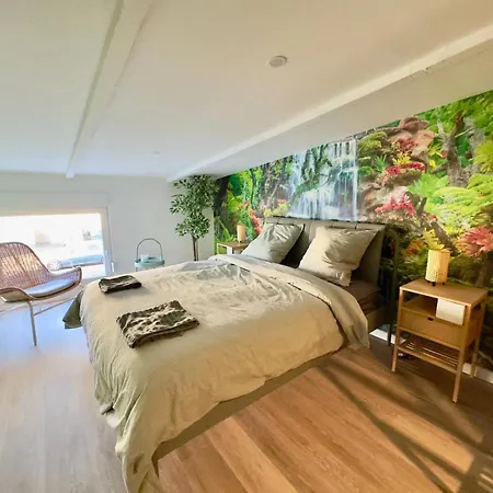 Tropical-netflix-parking