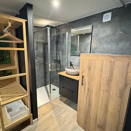 Tropical-netflix-parking * 두에